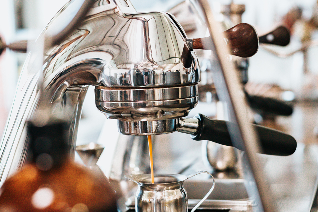 Nahaufnahme der Kaffeemaschine im Coworking Space Q-work in Bonn